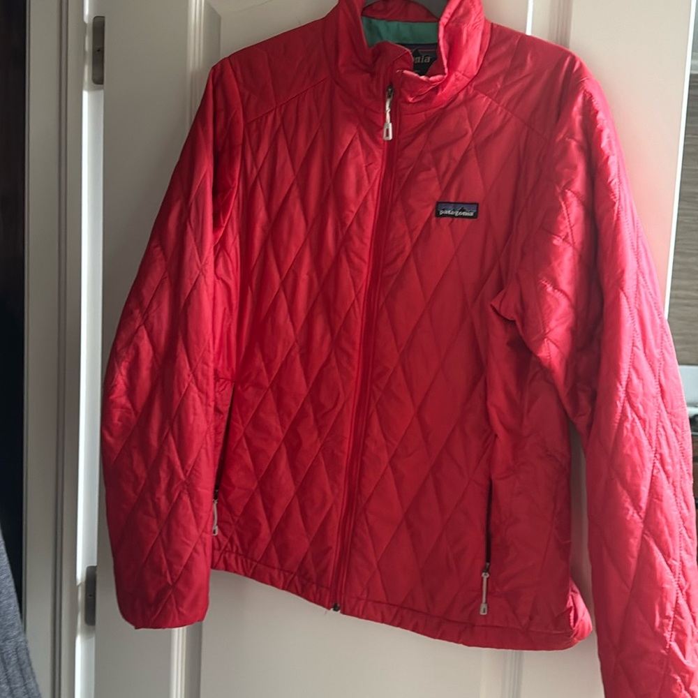 Lovingly used Patagonia jacket in red with green lining size L woman